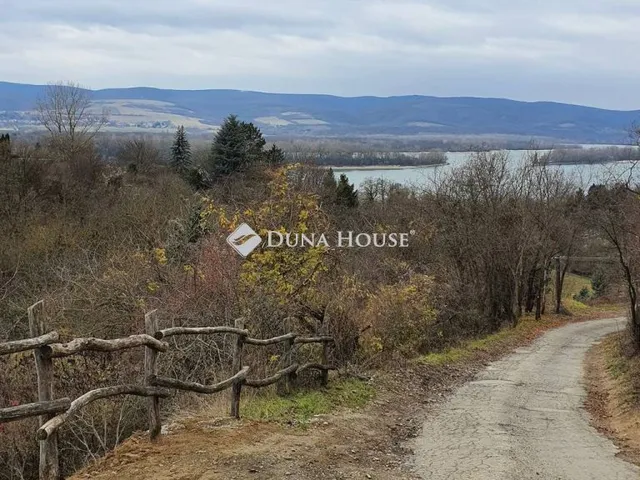 Eladó telek Zebegény 994 nm