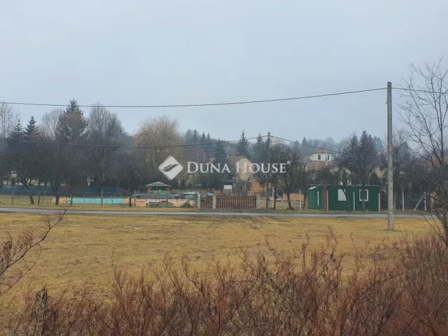 Eladó telek Szécsény 180 nm