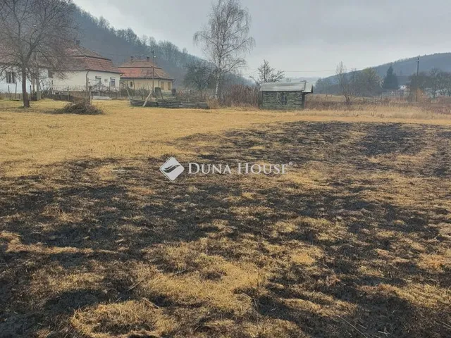 Eladó telek Szécsény, Orgona út 180 nm