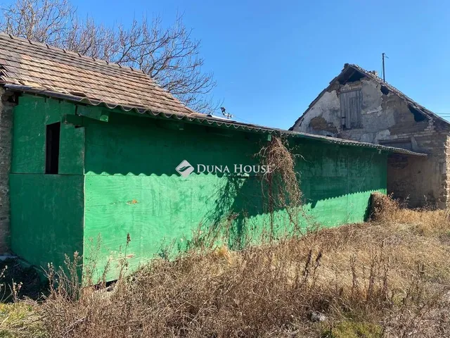 Eladó telek Vác, Sánc utca 408 nm