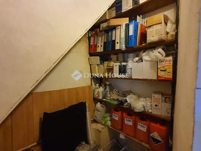 Eladó kereskedelmi és ipari ingatlan Nógrád, Hunyadi utca 176 nm