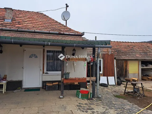 Eladó ház Penc 100 nm