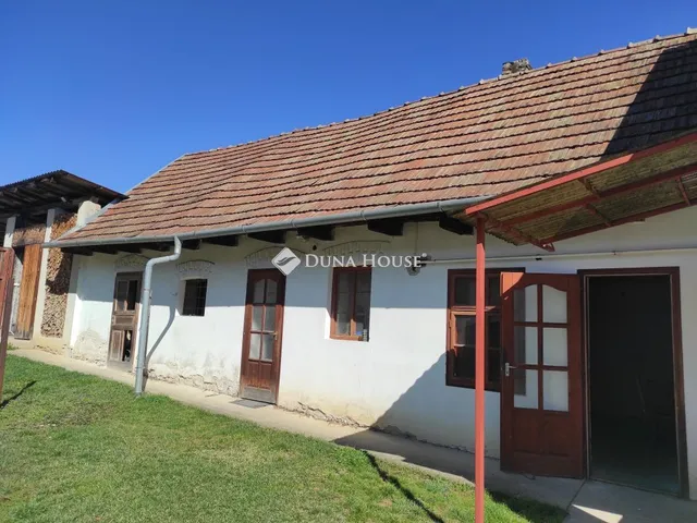Eladó kereskedelmi és ipari ingatlan Szendehely 200 nm