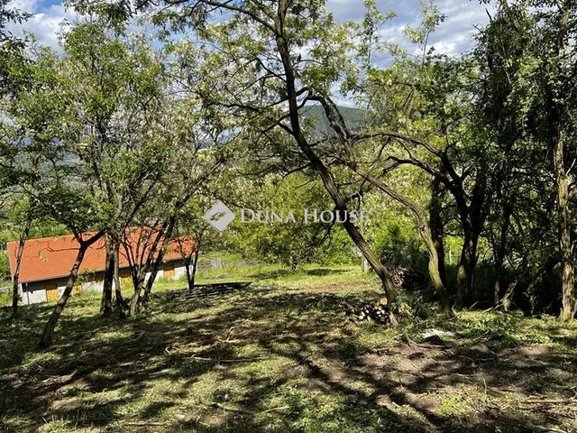 Eladó telek Esztergom 1347 nm