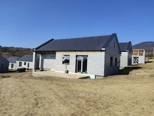 Eladó ház Kosd 80 nm