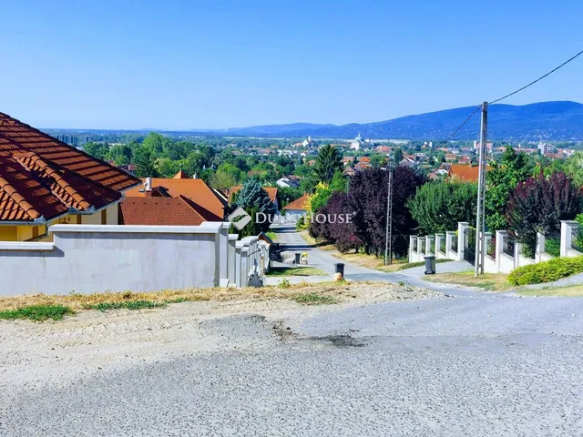 Eladó telek Vác 910 nm