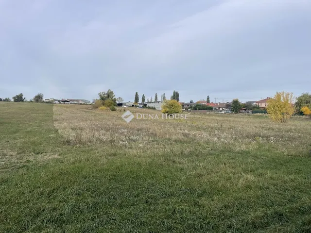 Eladó telek Kistarcsa 10012 nm
