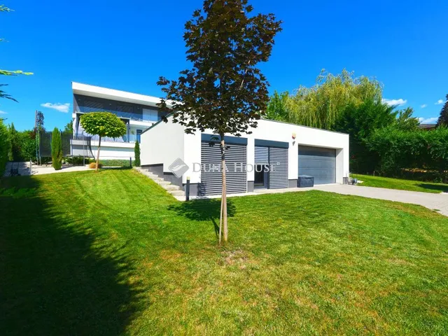 Eladó ház Vác 343 nm