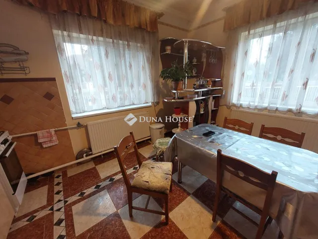 Eladó ház Rád, Váci utca 120 nm