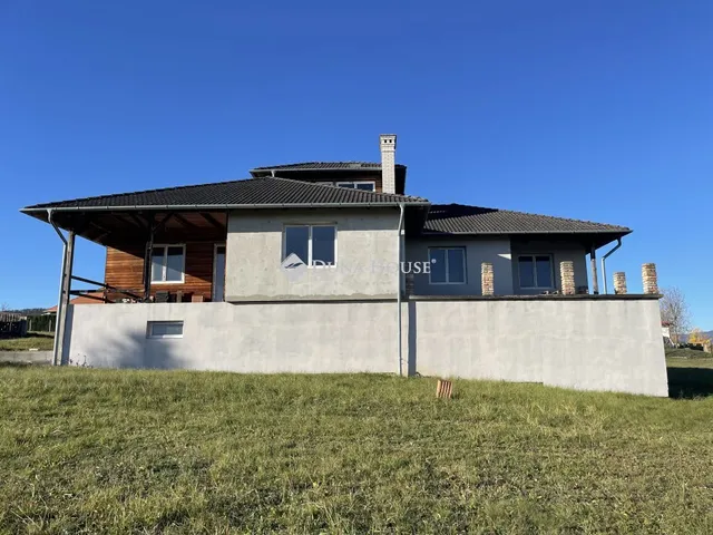 Eladó ház Berkenye, Panoráma utca 220 nm