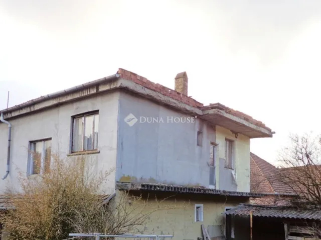 Eladó ház Acsa 180 nm