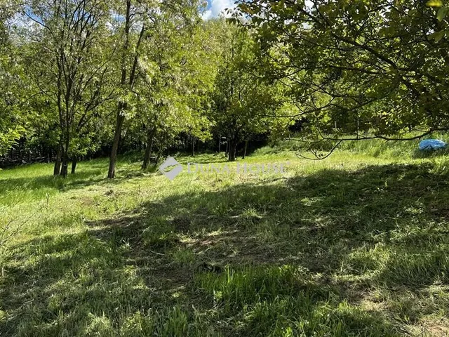 Eladó telek Esztergom, Csendesvölgy utca 1376 nm