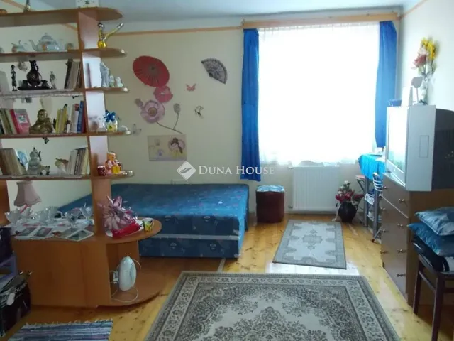Eladó ház Oroszlány, Fürst Sándor utca 700 nm