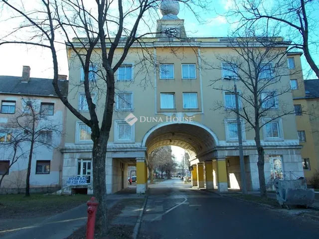 Eladó ház Oroszlány, Fürst Sándor utca 700 nm