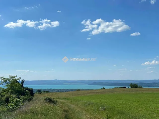 Eladó telek Kőröshegy 3792 nm