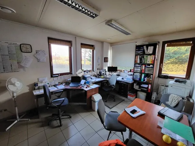 Eladó kereskedelmi és ipari ingatlan Nyergesújfalu, Nincs utca 720 nm