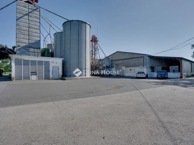 Eladó mezőgazdasági ingatlan Bakonybánk 5297 nm