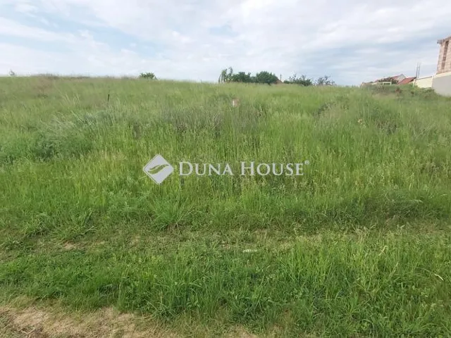 Eladó telek Komárom, Dériné utca 690 nm