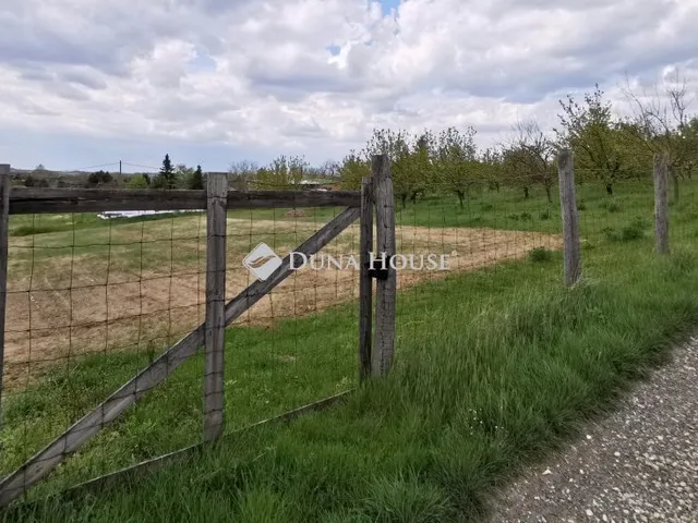 Eladó telek Környe 2162 nm