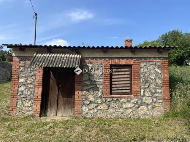 Eladó üdülő és hétvégi ház Vértesszőlős 35 nm
