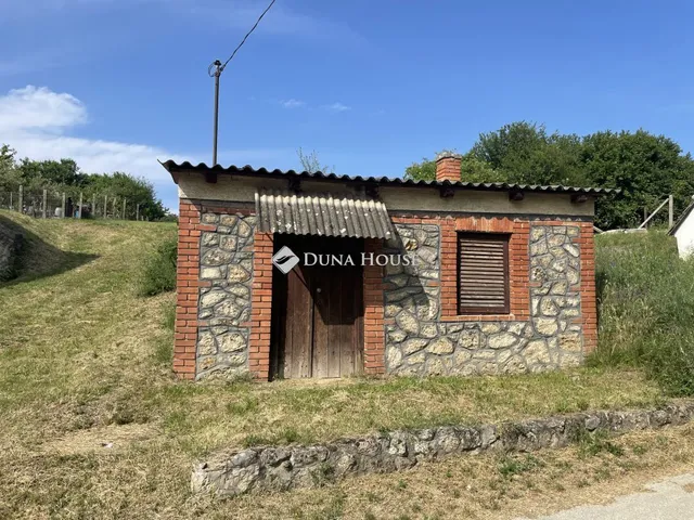Eladó üdülő és hétvégi ház Vértesszőlős, Zártkert 35 nm