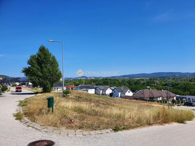 Eladó telek Tatabánya 833 nm