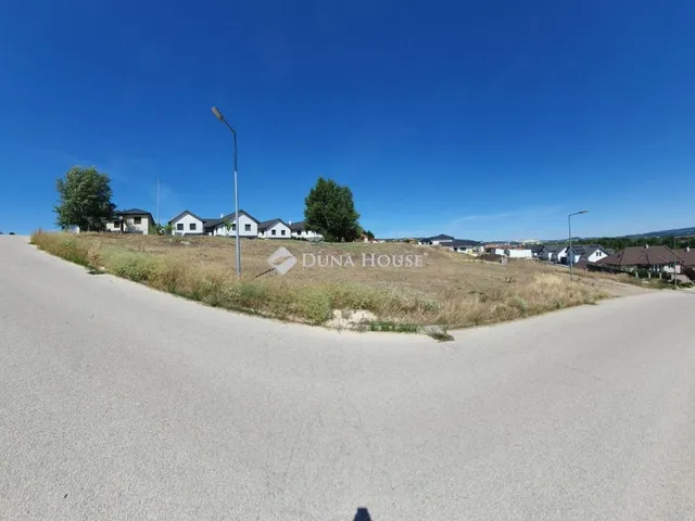 Eladó telek Tatabánya 833 nm