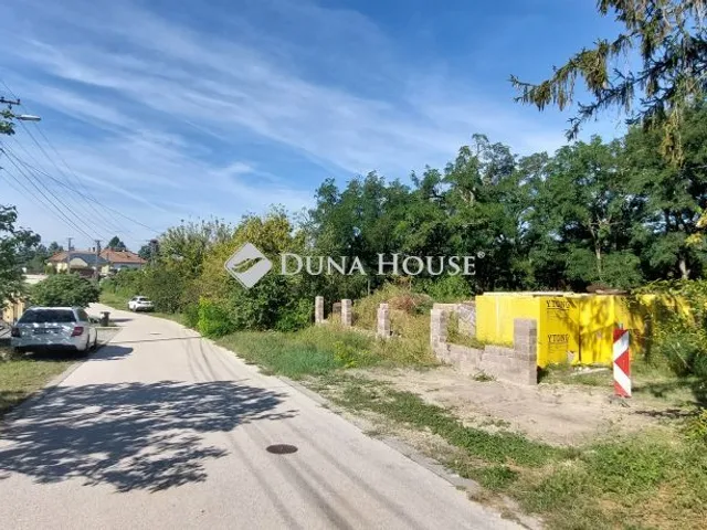 Eladó telek Komárom 699 nm