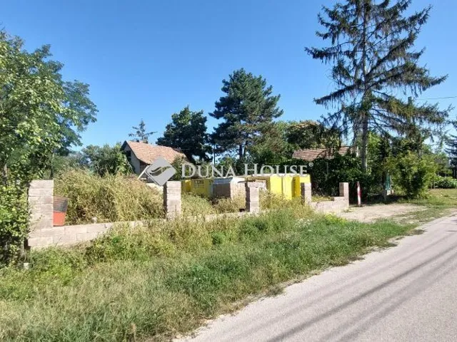 Eladó telek Komárom 699 nm