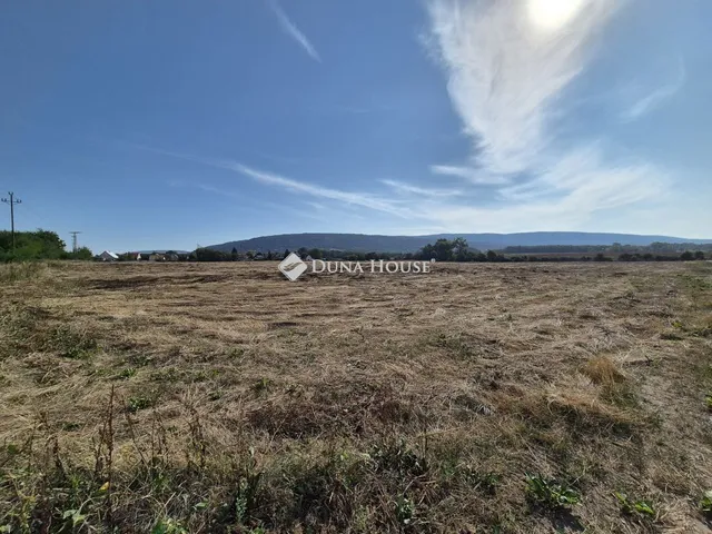 Eladó kereskedelmi és ipari ingatlan Baj 13403 nm