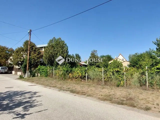 Eladó telek Tata 646 nm