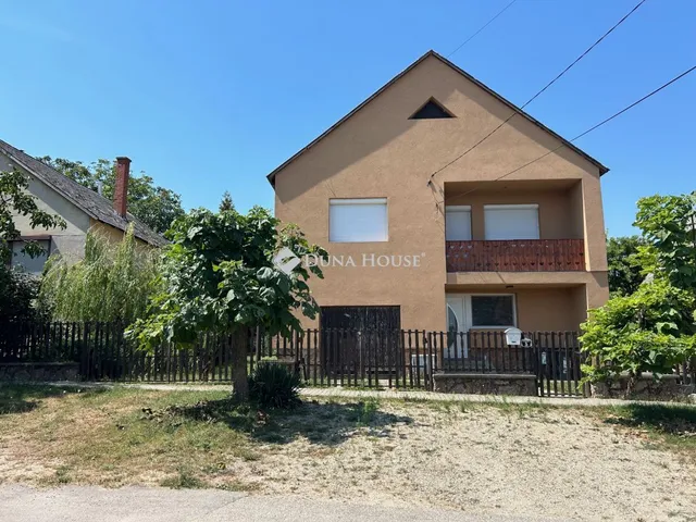 Eladó ház Ácsteszér 200 nm