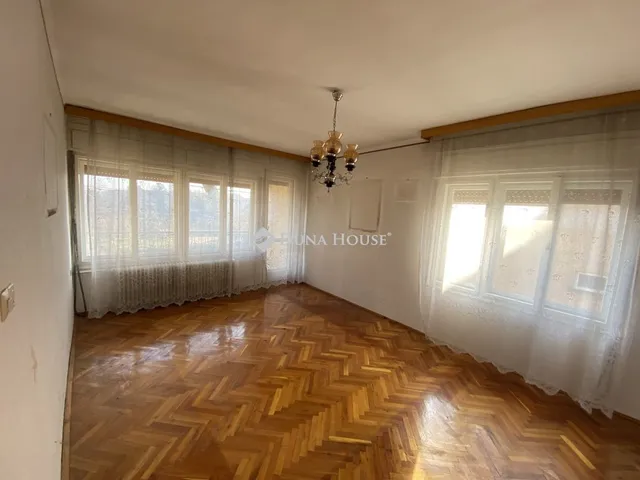 Eladó ház Süttő, Ligettér utca 118 nm