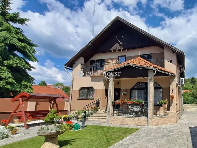 Eladó ház Tatabánya 295 nm
