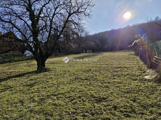 Eladó telek Neszmély 1219 nm