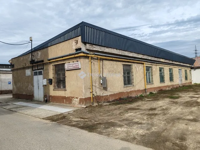 Kiadó kereskedelmi és ipari ingatlan Tatabánya 380 nm