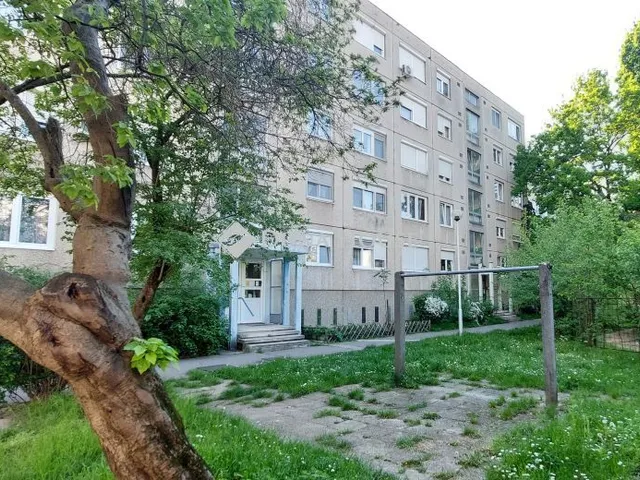 Kiadó lakás Tatabánya, Dózsakert 49 nm