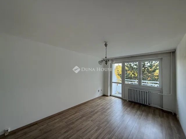 Eladó lakás Tatabánya, Gál István-lakótelep 30 nm