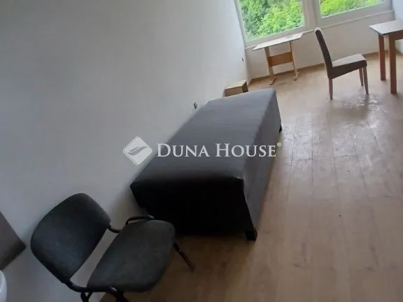 Eladó ház Tatabánya, Vértanúk tere 1800 nm