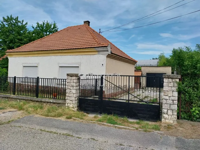 Eladó ház Nyúl 89 nm