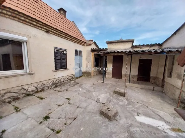 Eladó ház Nyúl 89 nm