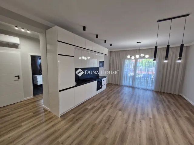 Eladó lakás Komárom 84 nm