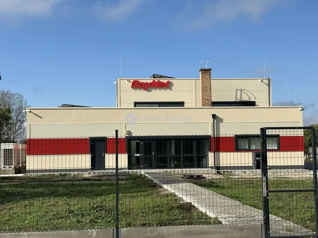 Eladó kereskedelmi és ipari ingatlan Komárom 1079 nm