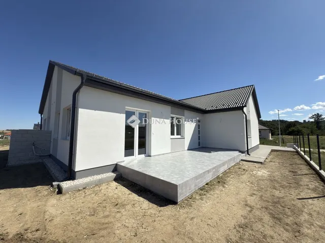 Eladó ház Tarján, Nefelejcs utca 105 nm