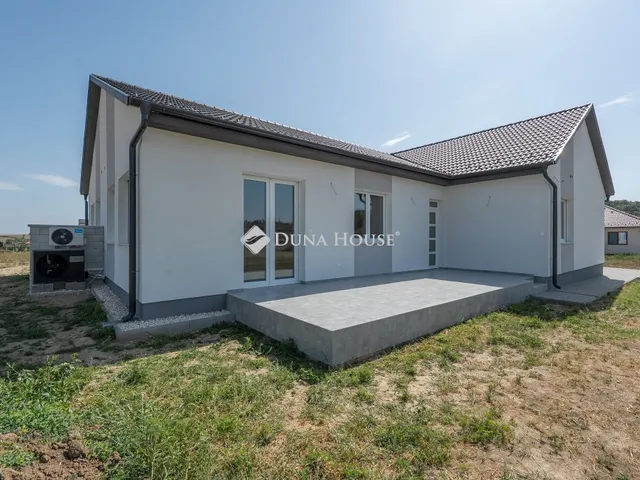 Eladó ház Tarján, Nefelejcs utca 105 nm