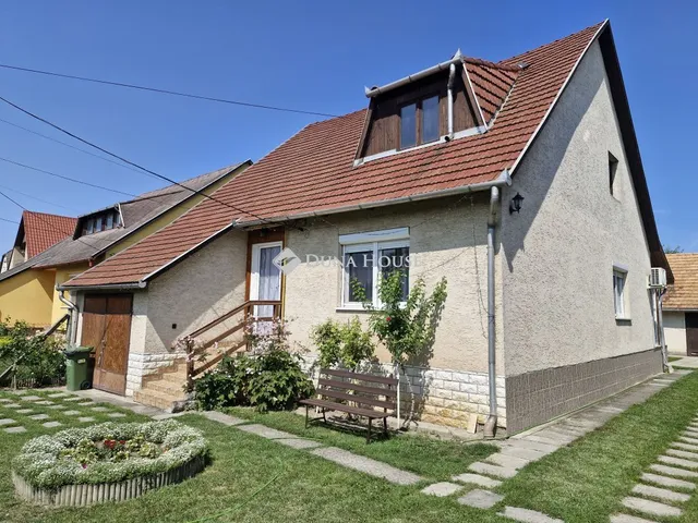 Eladó ház Komárom, Hóvirág utca 109 nm
