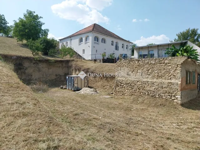 Eladó telek Tatabánya 2551 nm