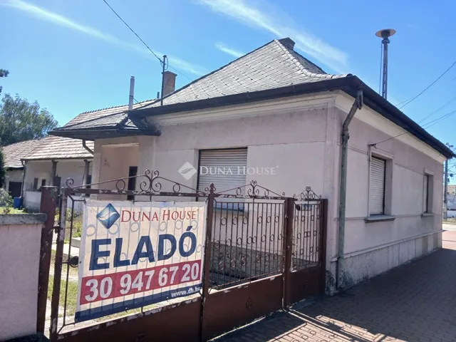 Eladó ház Tatabánya, Táncsics Mihály út 140 nm