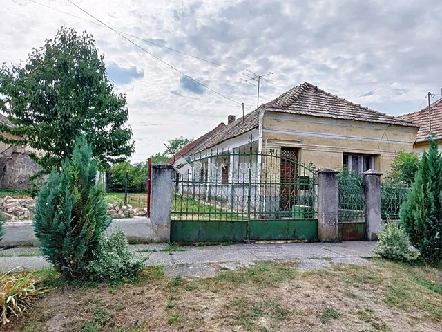 Eladó ház Szákszend 84 nm