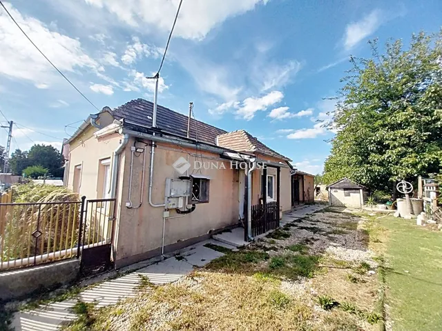 Eladó ház Naszály 91 nm